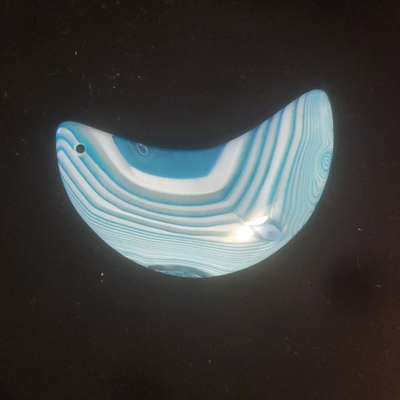 New Blue and White Stripes Agate Crescent Moon Pendant. - Picture 3 of 8